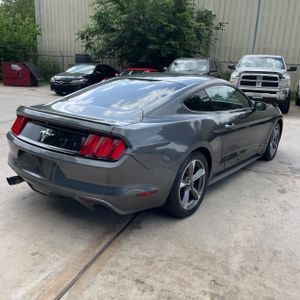 FORD MUSTANG V6 - 8