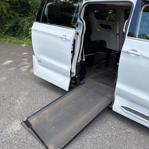 صورة 36 لـ 2022 Chrysler VOYAGER LX