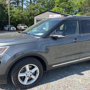 FORD EXPLORER XLT - 2