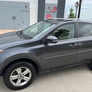 2015 Toyota RAV4 XLE 照片 2