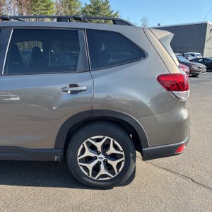 SUBARU FORESTER PREMIUM - 6
