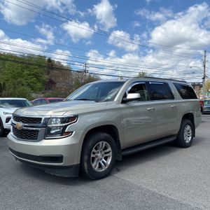 CHEVROLET SUBURBAN LT - 1