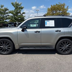 صورة 4 لـ 2022 Lexus LX 600 LUXURY