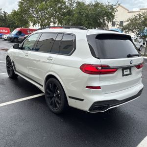 2021 BMW X7 M50I — фото 5