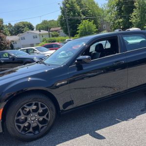 صورة 2 لـ 2019 Chrysler 300 S
