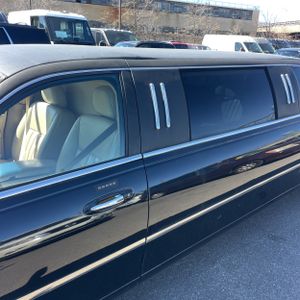 LINCOLN TOWN CAR EXECUTIVE - 4