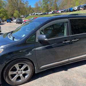 TOYOTA SIENNA - 2