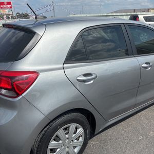 KIA RIO 5-DOOR S - 9
