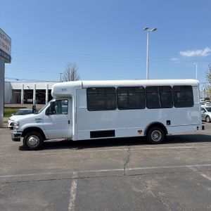 FORD E-450 CUTAWAY - 3