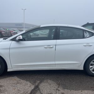 HYUNDAI ELANTRA SE - 3
