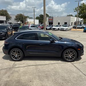 صورة 10 لـ 2023 Porsche MACAN T