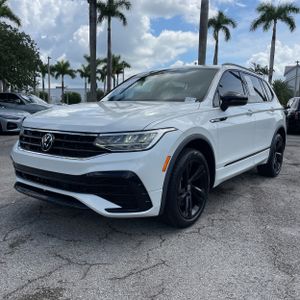 صورة 1 لـ 2023 Volkswagen TIGUAN SE R-LINE BLACK