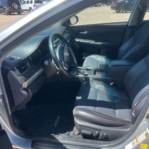 2015 Toyota CAMRY SE thumbnail 32