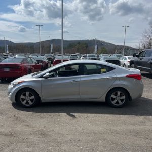 HYUNDAI ELANTRA GLS - 3