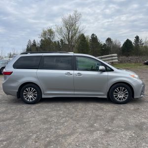 TOYOTA SIENNA - 10