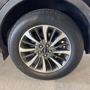2023 Lincoln NAUTILUS STANDARD thumbnail 18