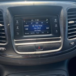 2016 Chrysler 200 S — миниатюра 36
