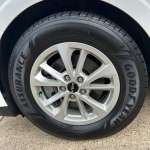صورة مصغرة 17 لـ 2023 KIA CARNIVAL LX