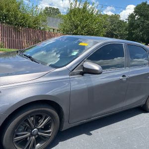 2015 Toyota CAMRY SE photo 2