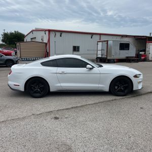 FORD MUSTANG ECOBOOST - 10