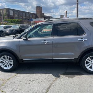 FORD EXPLORER XLT - 4