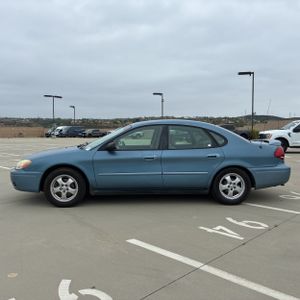 FORD TAURUS SE - 3