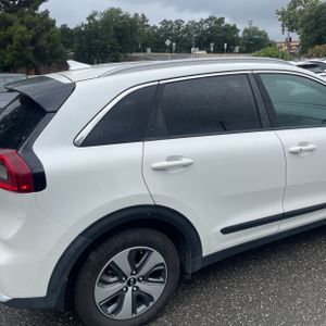KIA NIRO LX - 9