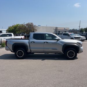 2025 Toyota TACOMA TRD OFF ROAD — фото 10