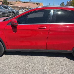 MERCEDES-BENZ GLA - 4