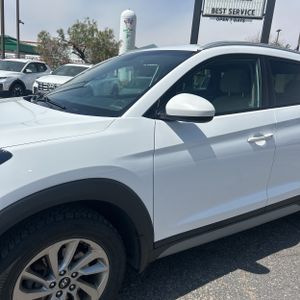 HYUNDAI TUCSON SE - 2