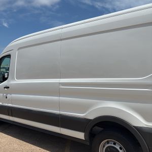 FORD TRANSIT 150 - 6