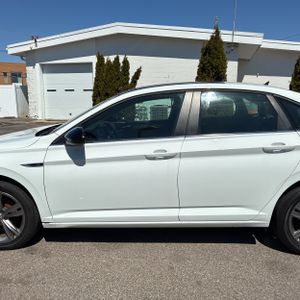 VOLKSWAGEN JETTA R-LINE - 4