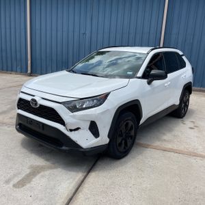 2020 Toyota RAV4 LE 照片 1
