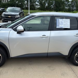 2024 Nissan ROGUE SV — фото 3