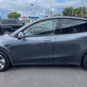 TESLA MODEL Y LONG RANGE - 4