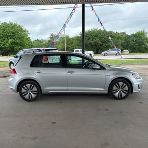VOLKSWAGEN E-GOLF SE - 10