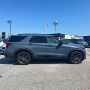 FORD EXPLORER ST - 10