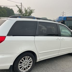 صورة 9 لـ 2010 Toyota SIENNA XLE