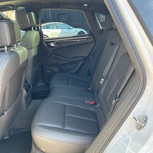 صورة 34 لـ 2018 Porsche MACAN BASE