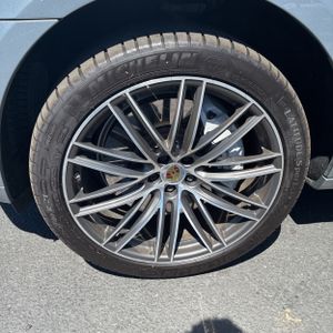 2021 Porsche MACAN TURBO 照片 17