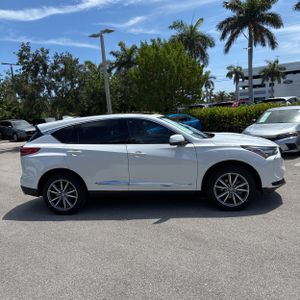 صورة 10 لـ 2024 Acura RDX SH-AWD W/TECH