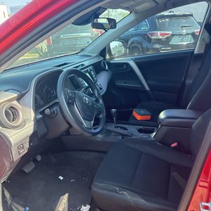 صورة 32 لـ 2017 Toyota RAV4 LE