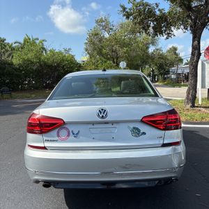 صورة 7 لـ 2018 Volkswagen PASSAT 2.0T R-LINE