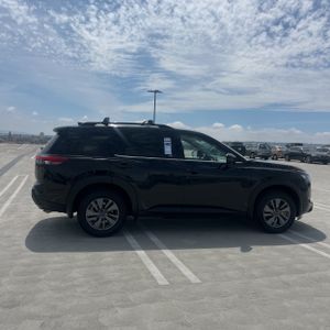 NISSAN PATHFINDER SV - 10