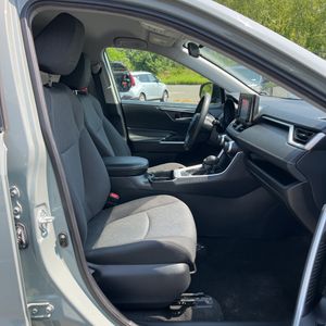 2021 Toyota RAV4 XLE — миниатюра 32