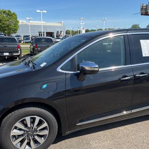 CHRYSLER PACIFICA HYBRID LIMITED - 2