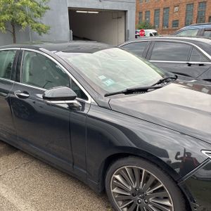 صورة 9 لـ 2015 Lincoln MKZ HYBRID BASE