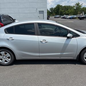 2017 KIA FORTE LX — миниатюра 11