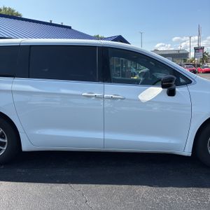 2026 Chrysler PACIFICA SELECT — миниатюра 11