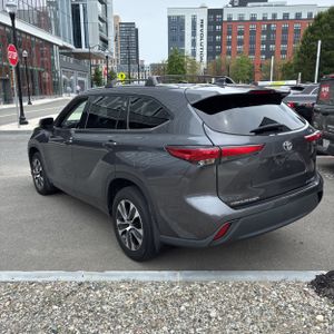 صورة 5 لـ 2021 Toyota HIGHLANDER XLE